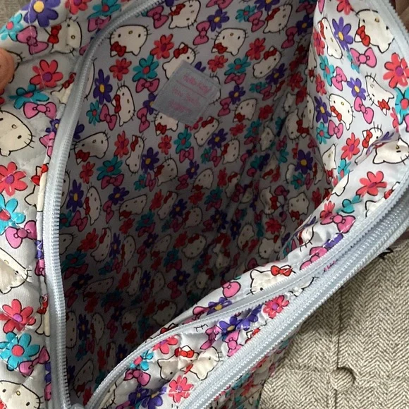 🎀 NWT Vera Bradley x Hello Kitty 🎀 Limited Edition Sling Backpack - Picture 8 of 9